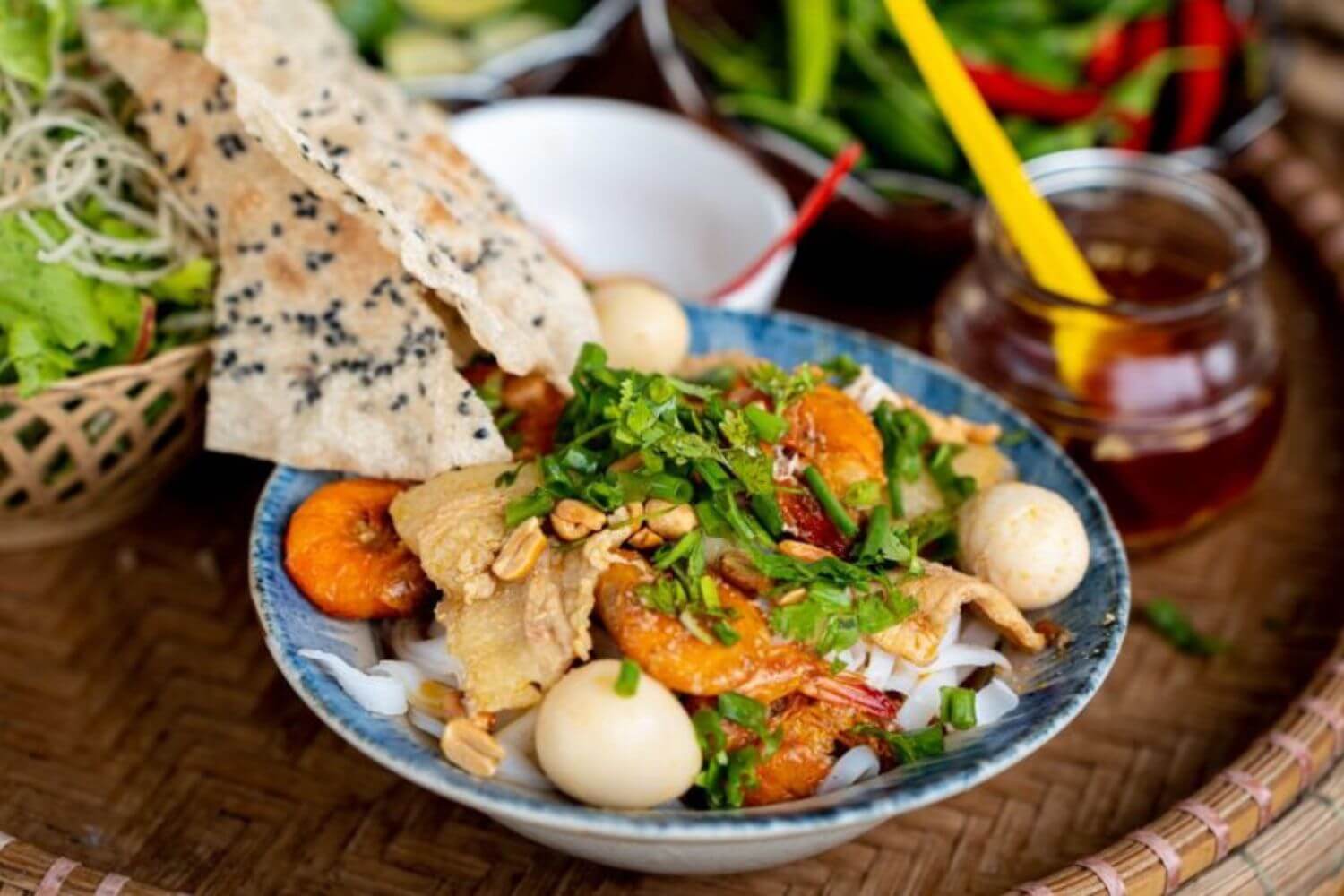 Read more about the article 10 Món Đặc Sản Đà Nẵng Ngon Đậm Vị Cho Chuyến Du Lịch Hè